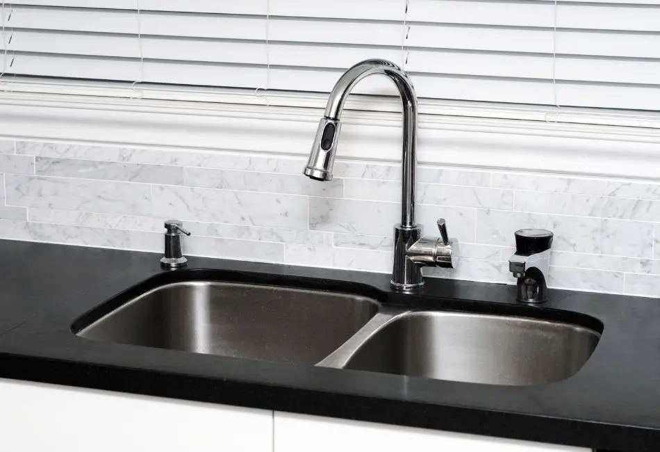 Kitchen sink double basin